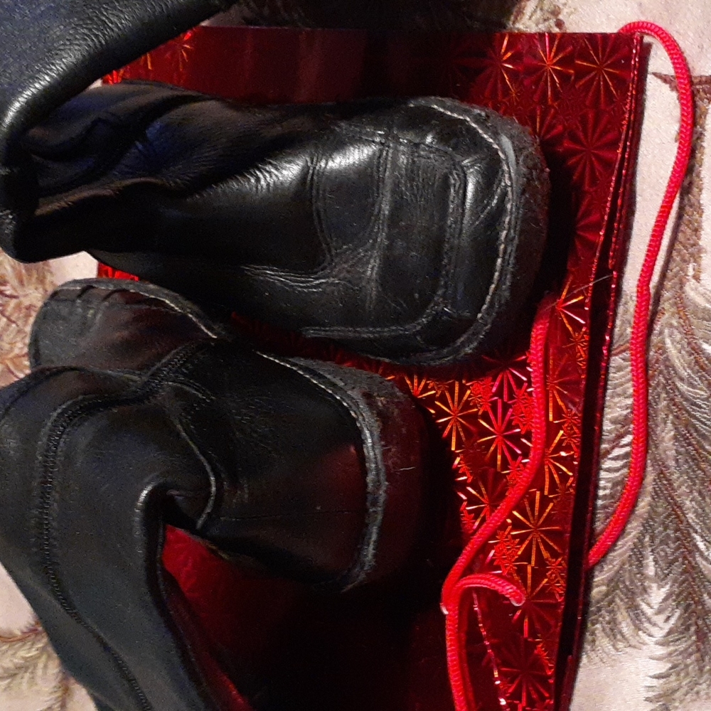 Shoes - Picture 6 of 8
